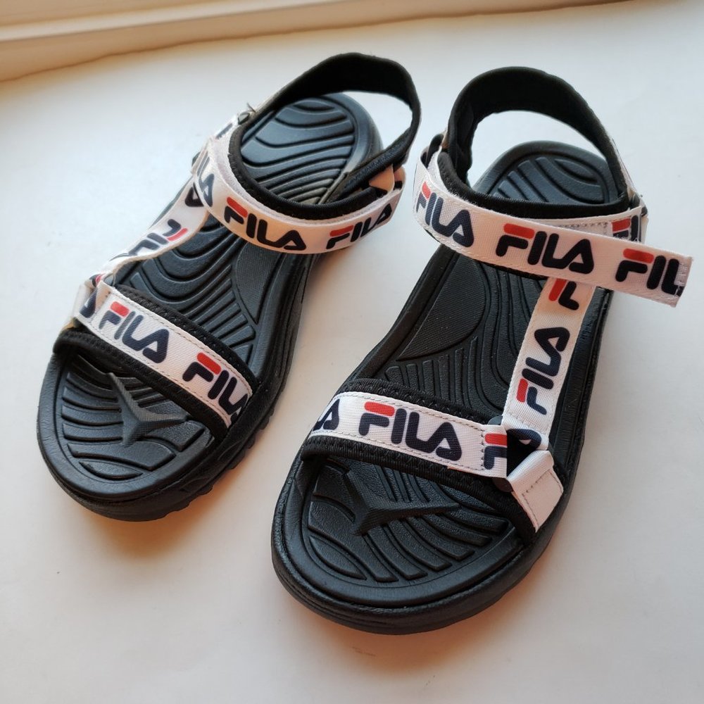 NWOT FILA Sandal. - Picture 2 of 9